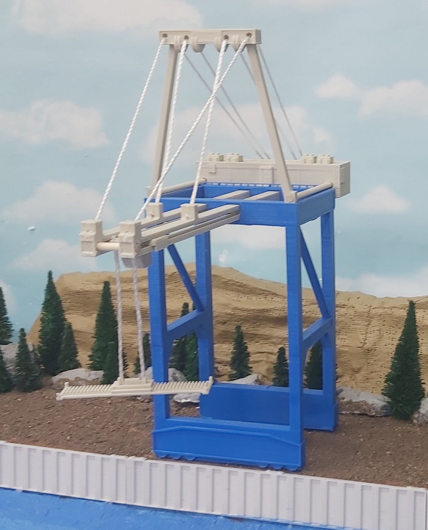 N Scale Blue Neo-Panamax Dock crane