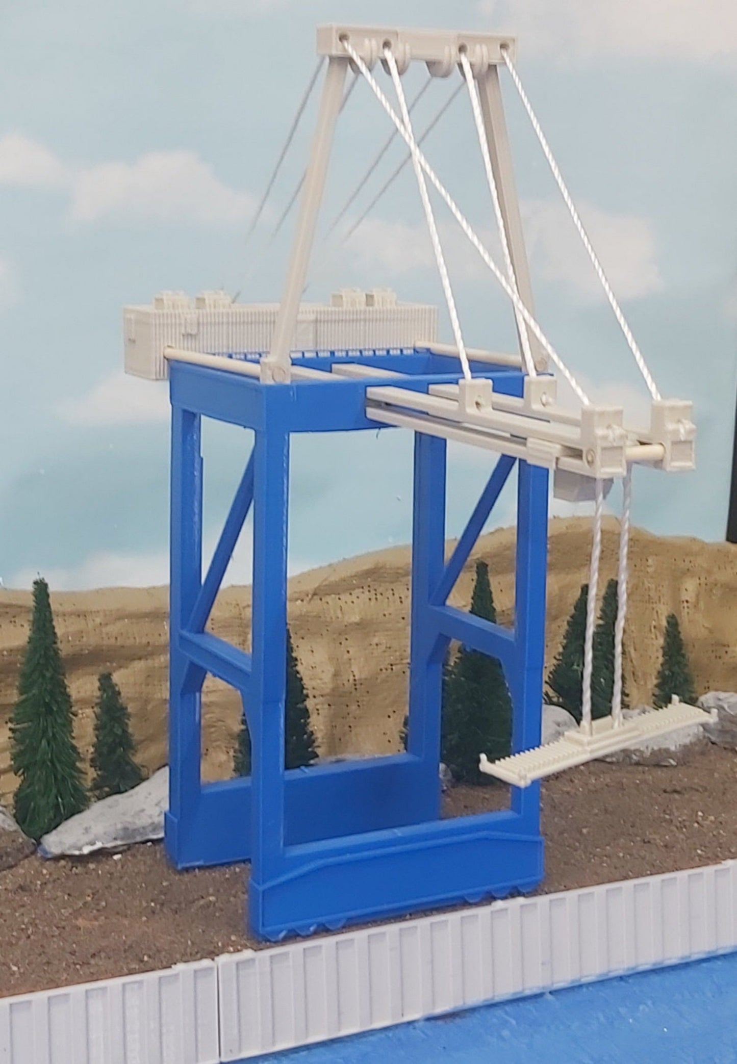 N Scale Blue Neo-Panamax Dock crane