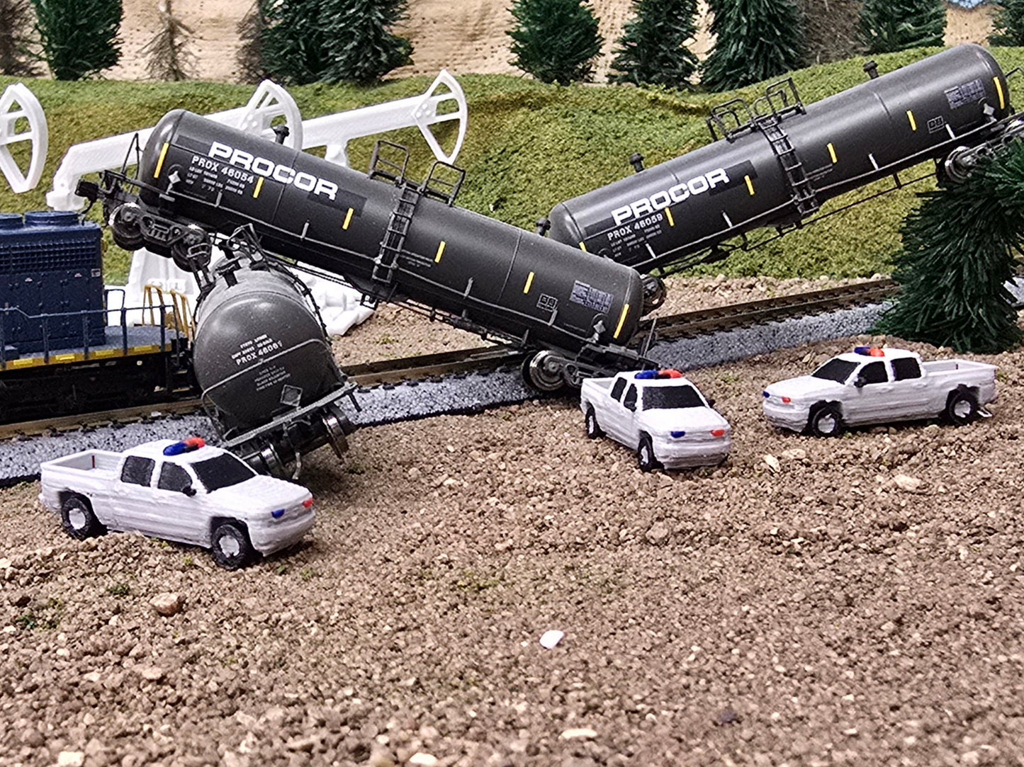 Z Scale White RCMP 10 - Truck package