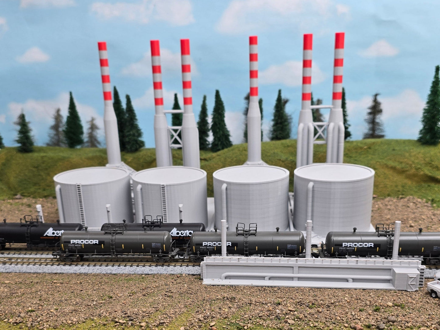 Z Scale Oil refinery: Cracking for the future