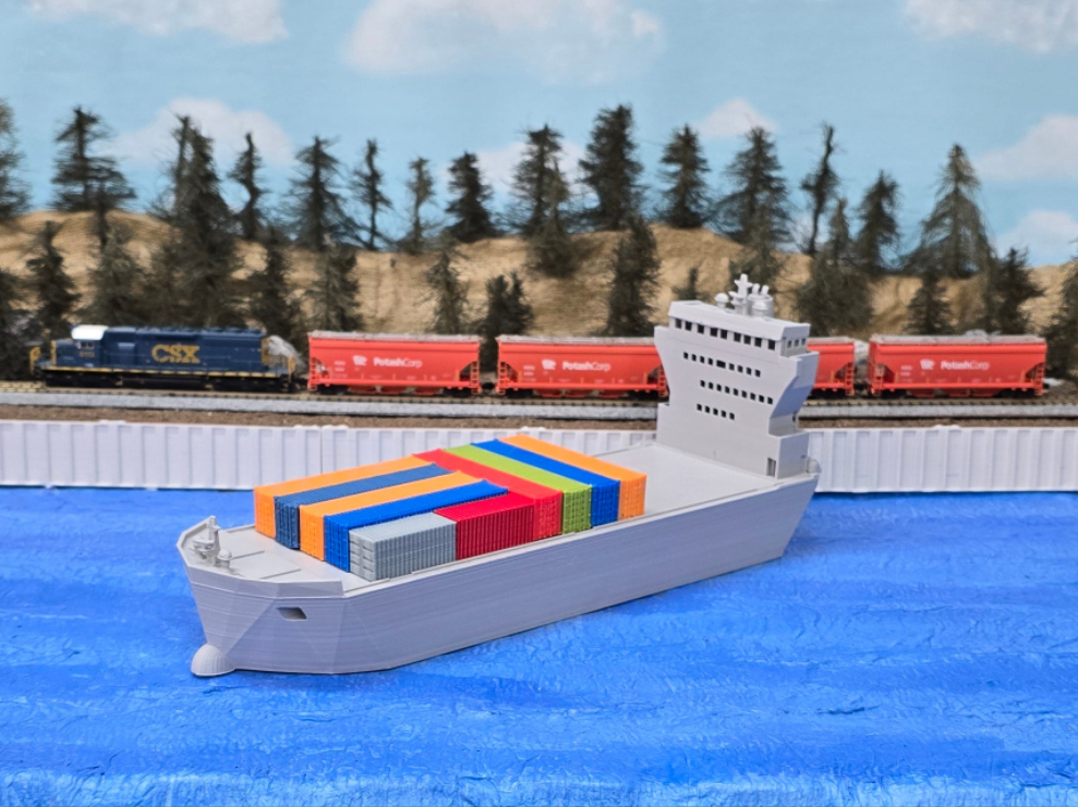 N scale cargo container ship "Rinzler"