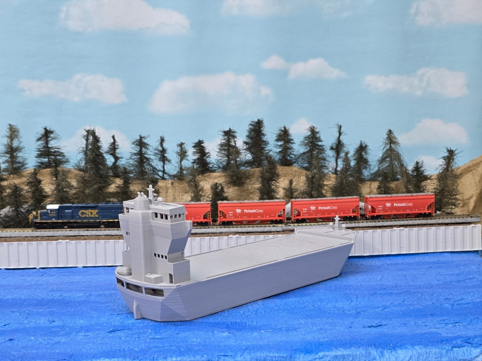 N scale cargo container ship "Rinzler"