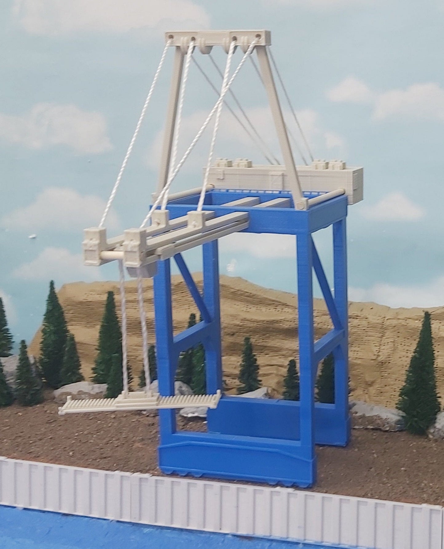 Z scale Container crane for intermodal/ Port scenes: 4 colors available