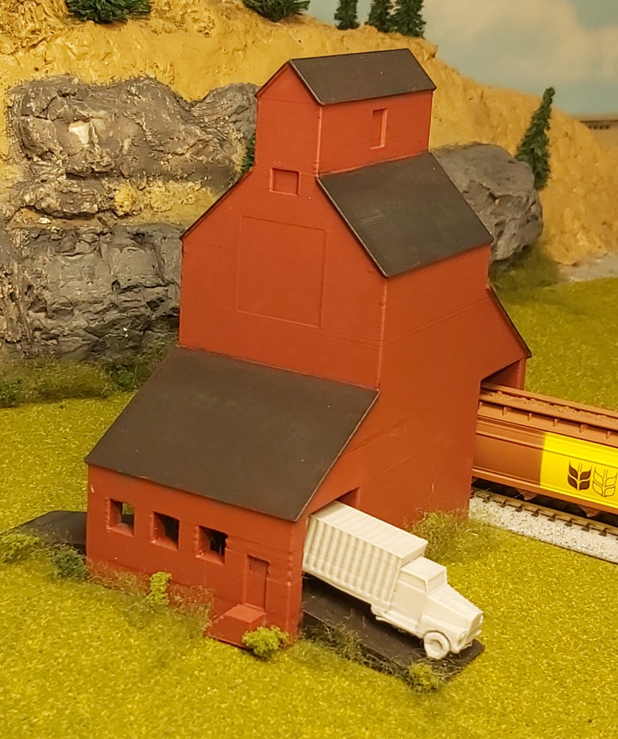 n scale grain elevator front