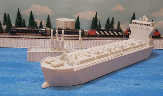 Z Scale Crude Oil Tanker Ship Dock Set: Global Shipping Solution