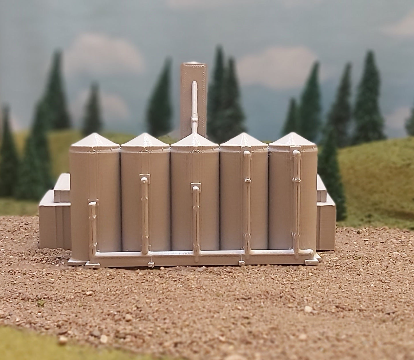 N Scale Seed/Grain/Feed Manufacturing Plant Model - Silos, Chimney, and More