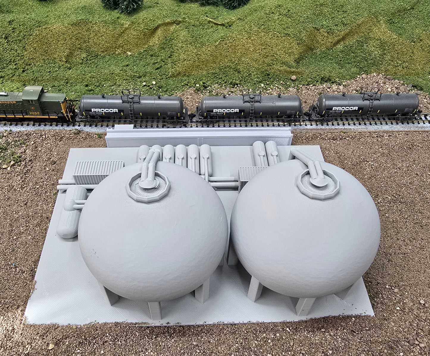 N Scale LNG Tank Farm: Todays Global Fuel