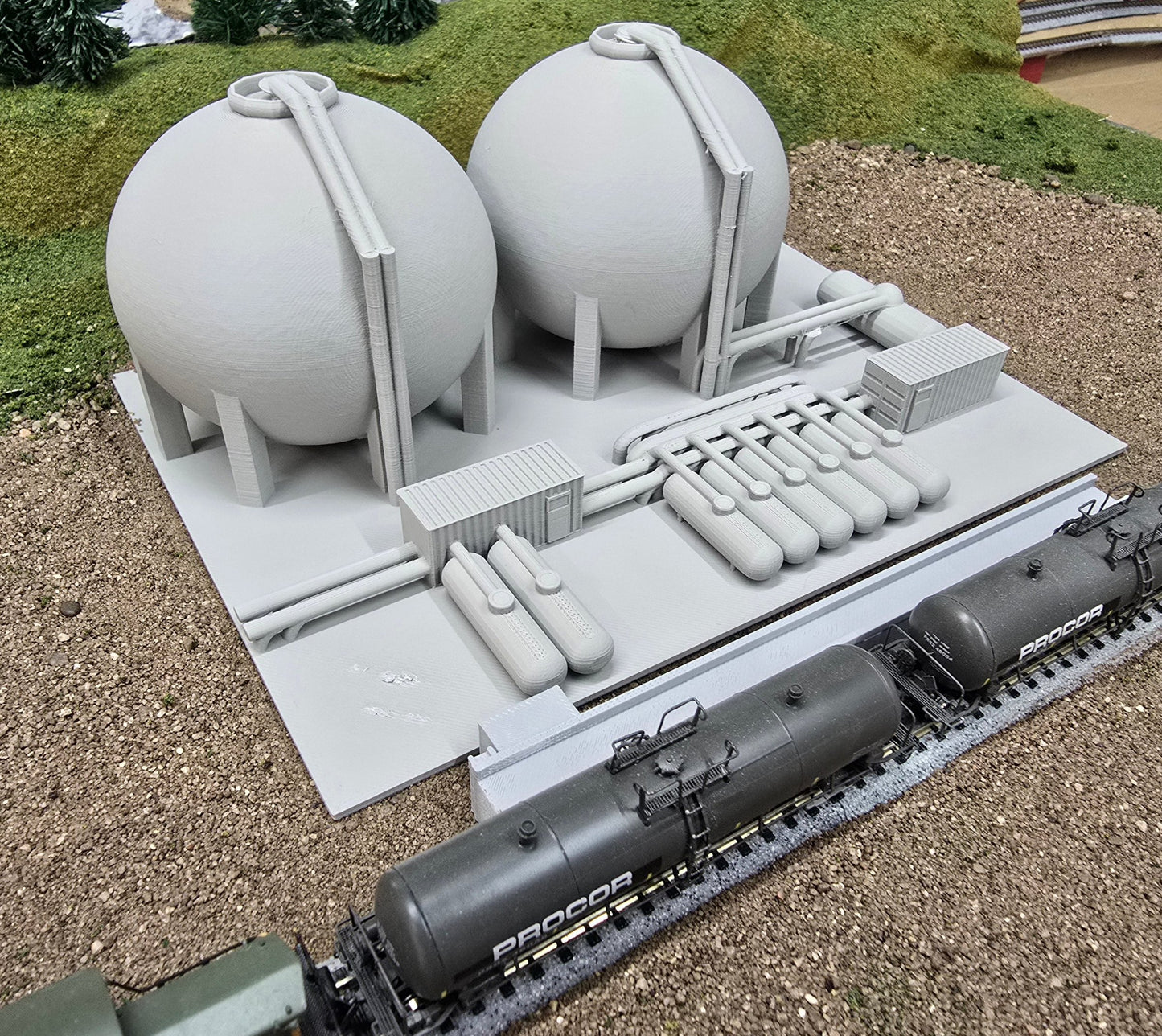 N Scale LNG Tank Farm: Todays Global Fuel